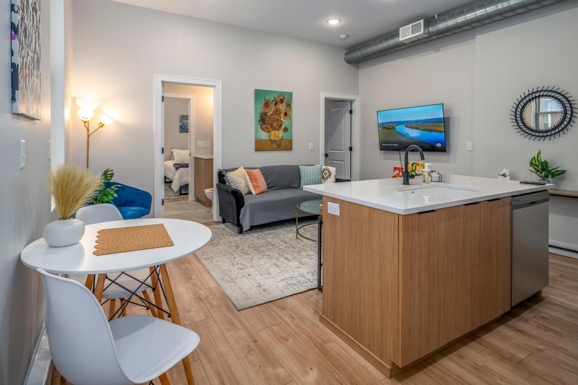 Prime Otr, 3 Lux Queen Beds, Two 55In Tvs, Steps To Tql, Findlay Market, Light Rail, Fast Wifi Cincinnati Eksteriør bilde